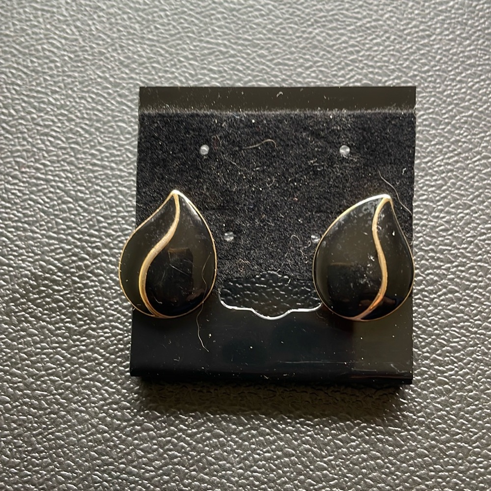 Small Gold Tone & Black Enamel Teardrop Stud Earrings Costume Jewelry